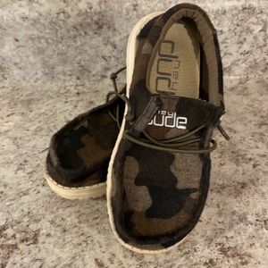 Toddler boy size 10 camo Hey Dudes